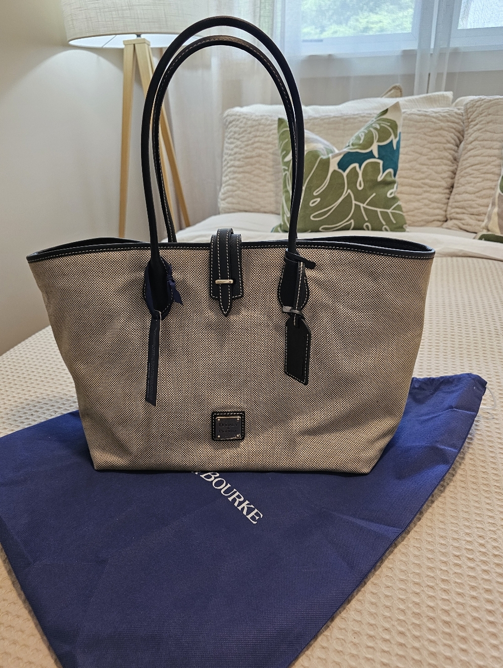 Dooney & Bourke Large Cindy Canvas Tote – Tan & Navy Leather – NWT